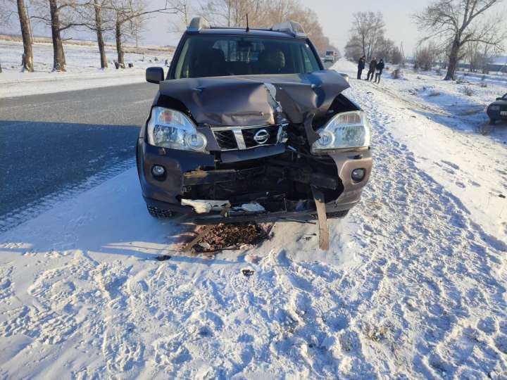 В Аскизском районе Nissan X-Trail пытался обогнать ВАЗ, но не смог 